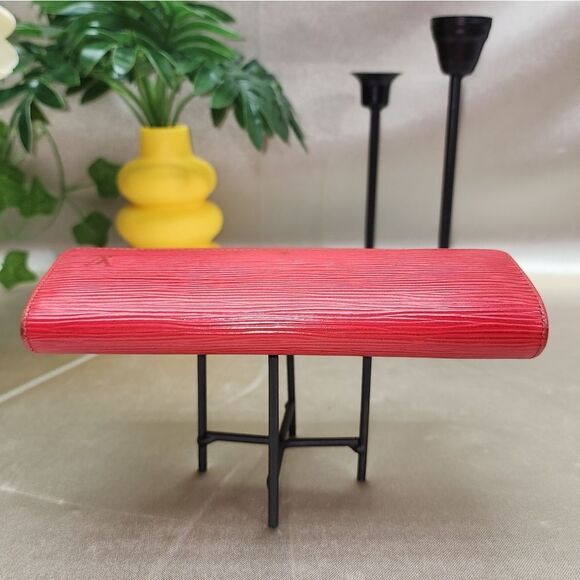 Authentic Louis Vuitton Porte Monnaie Tresor Epi Wallet With Conversion Chain - Picture 8 of 17